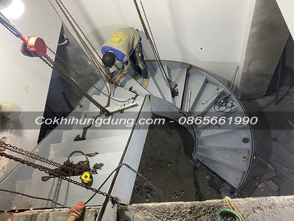mẫu cầu thang xoắn ốc đẹp 16