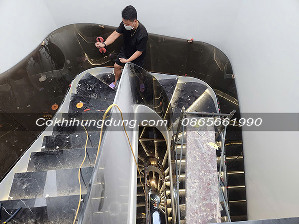 mẫu cầu thang xoắn ốc đẹp 29