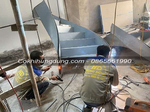 mẫu cầu thang xoắn ốc đẹp 15