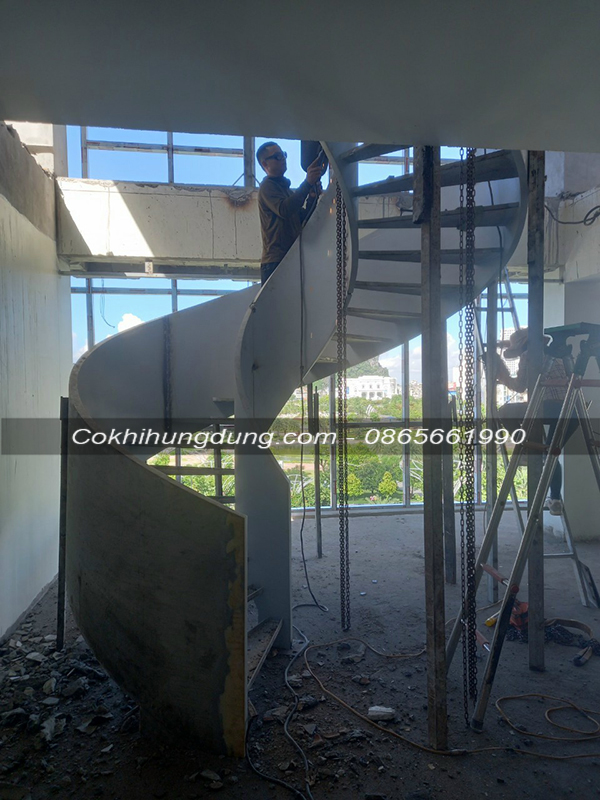 cầu thang xoắn ốc đẹp quảng ninh 12