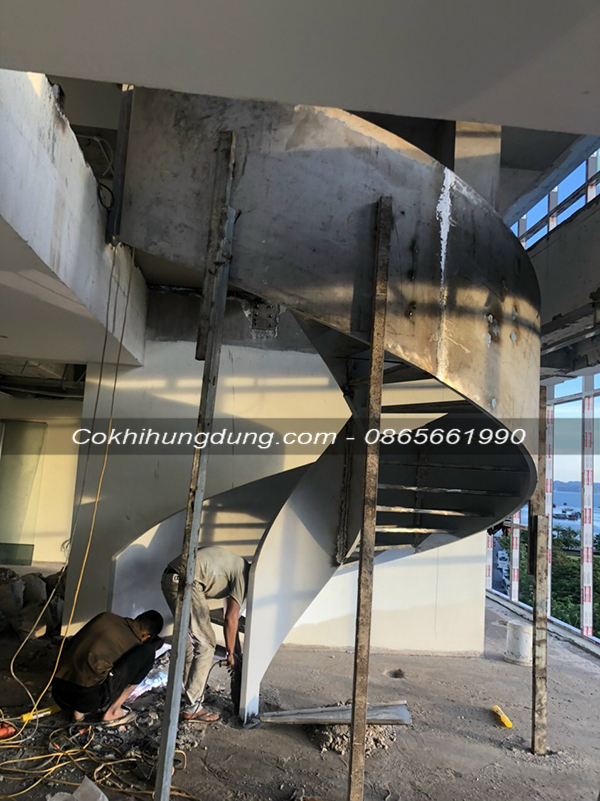 cầu thang xoắn ốc đẹp quảng ninh 9