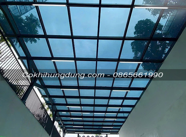 Mẫu mái kính cường lực khung sắt hộp đẹp MS12