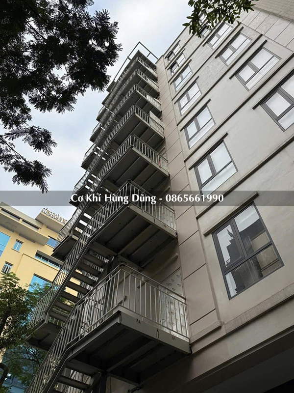 cầu thang xoắn thoát hiểm MS8