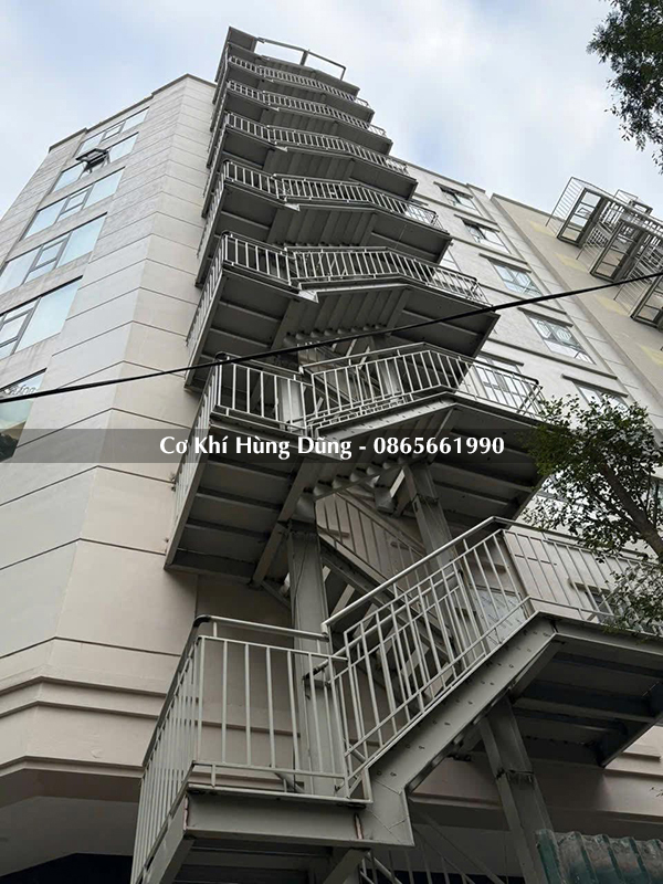 cầu thang xoắn thoát hiểm MS9