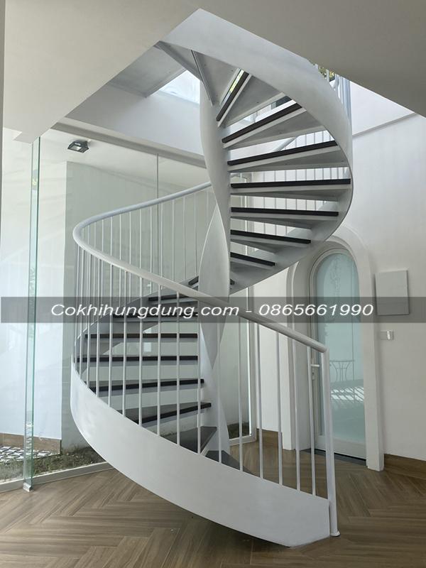 Thi công cầu thang xoắn ốc tại Hòa Bình 02 Thi công cầu thang xoắn ốc tại Hòa Bình 02
