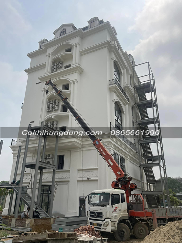 cầu thang xoắn thoát hiểm MS13