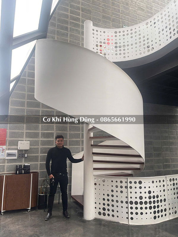 cầu thang xoắn biệt thự MS15